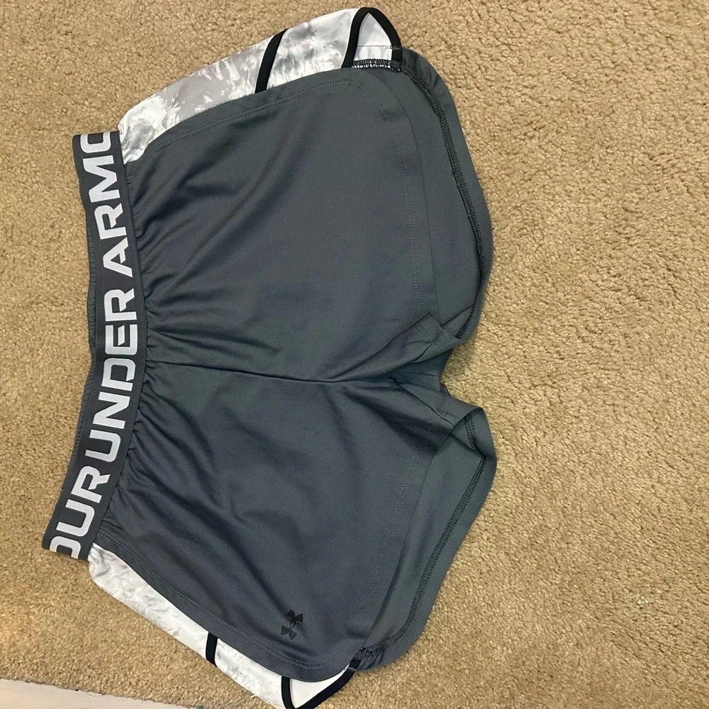 Women’s Gray/WhiteUnder Armour shorts: size medium - Picture 3 of 3